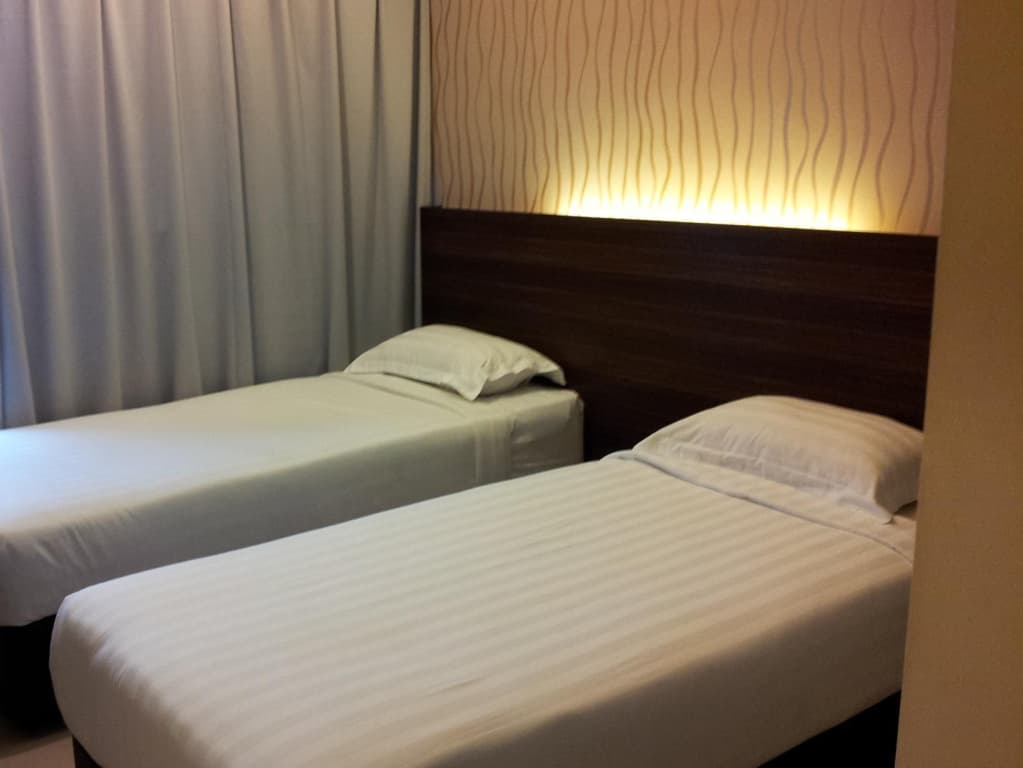 The Regency Garden Hotel - photo 9