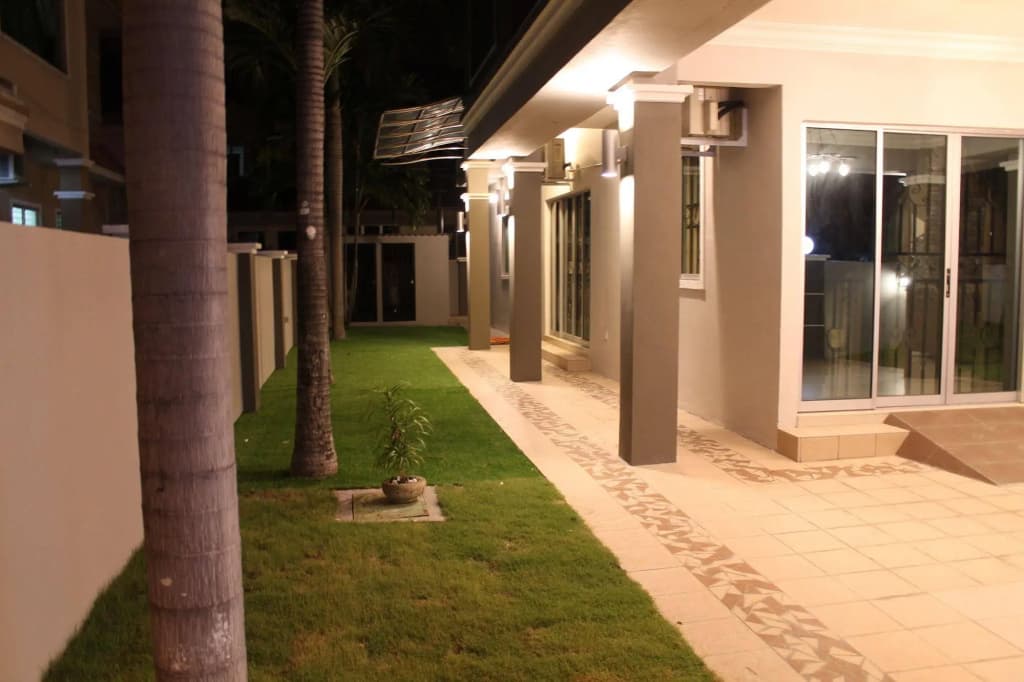 Ian's De Splendid Home - photo 9