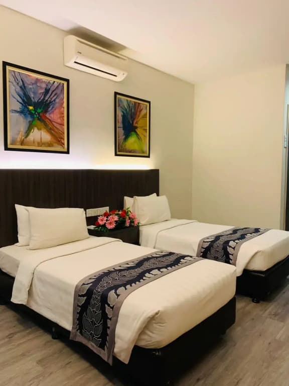 Holiday Villa Hotel & Suites - photo 30