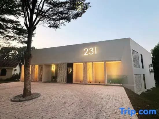 The Luxurious 231, Lake House Villa - photo 2