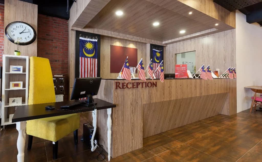 The Grand Campbell Hotel by ZEN Rooms - photo 15