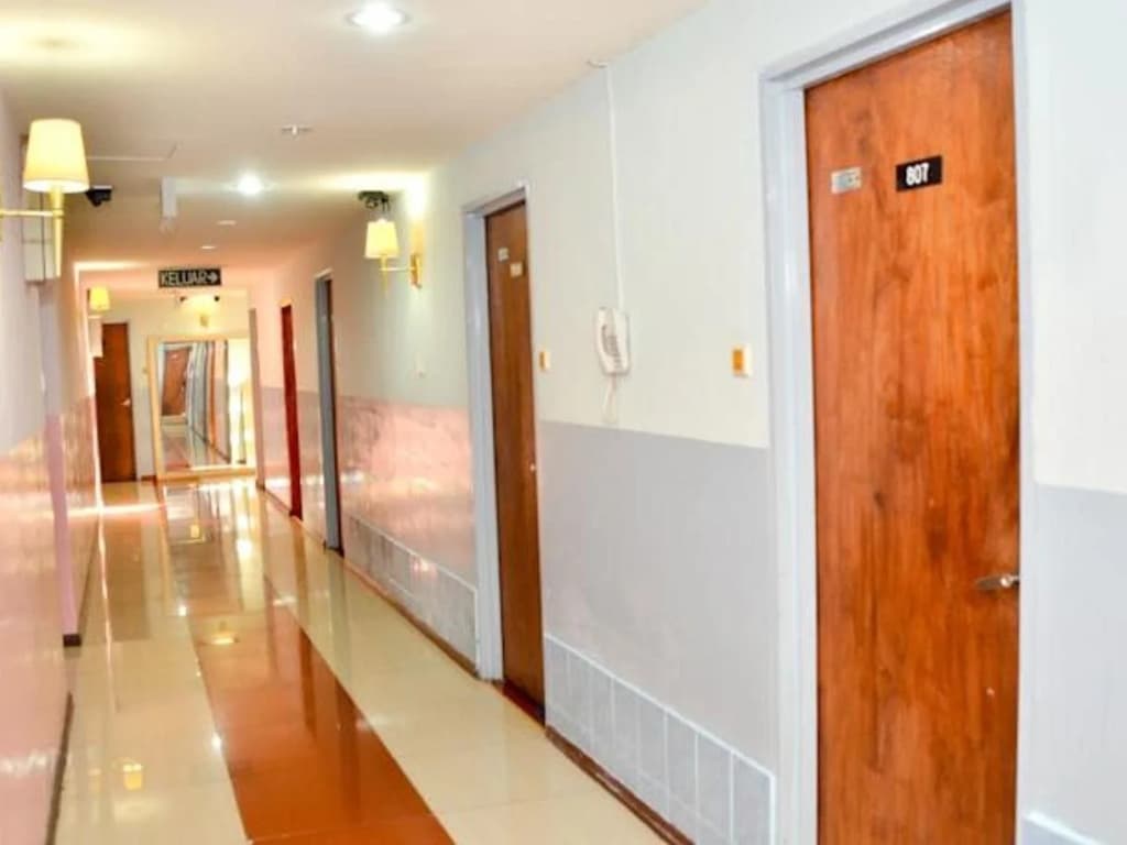 J & J Hotel - photo 10