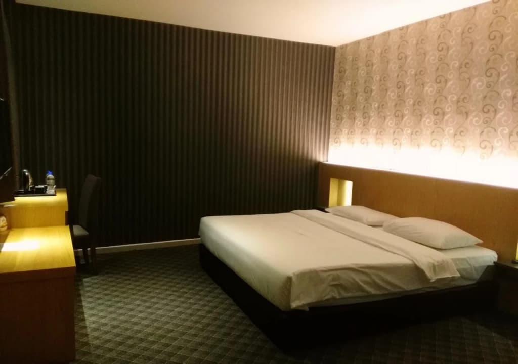 Grand Ct Hotel - photo 4