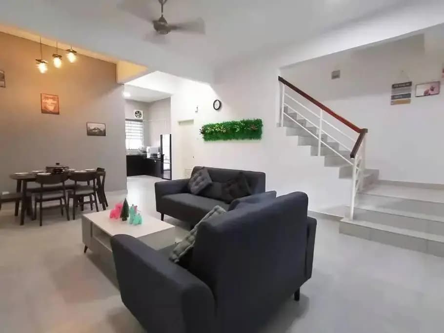 Cameron top31 golden hills night market homestay - photo 10