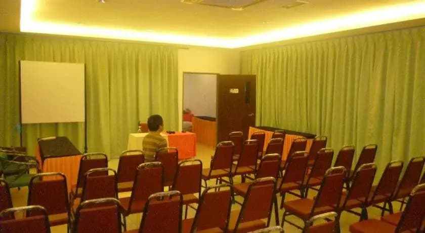 G Six Hotel - photo 15