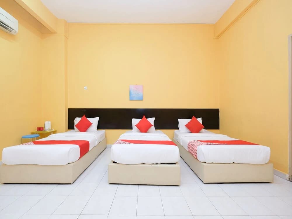 De Lodge Hotel by OYO Rooms - photo 2