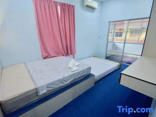 Puteri Indah Homestay - photo 3