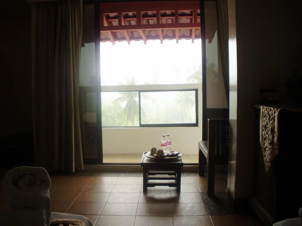 Eagle Bay Hotel - photo 4