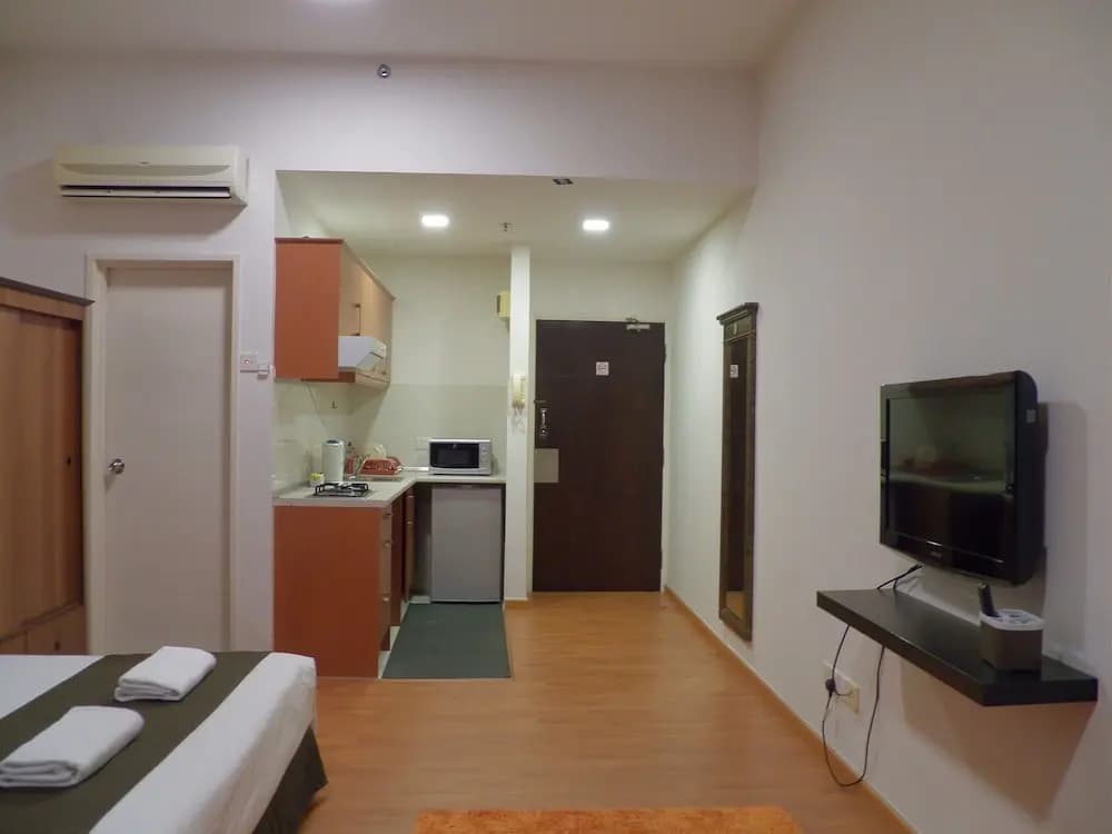 Maytower Apartment - photo 3