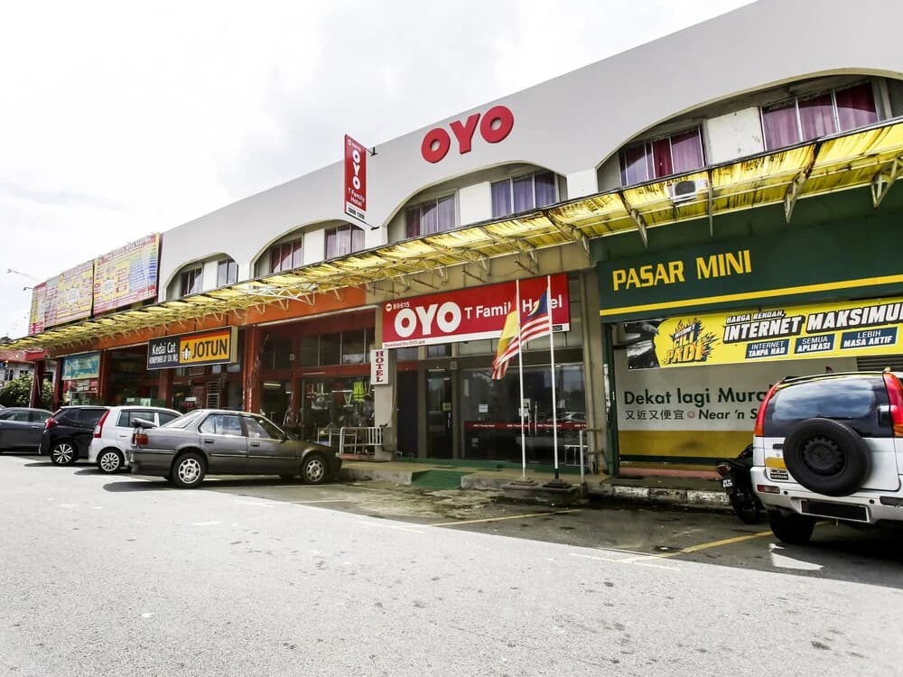 T Family Hotel by OYO Rooms - photo 4