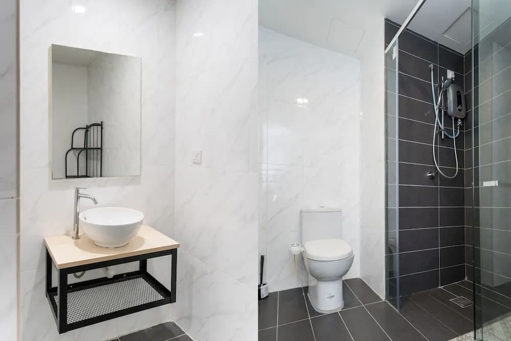 OYO Home 44050 Essential Studio Empire Marriot - photo 18