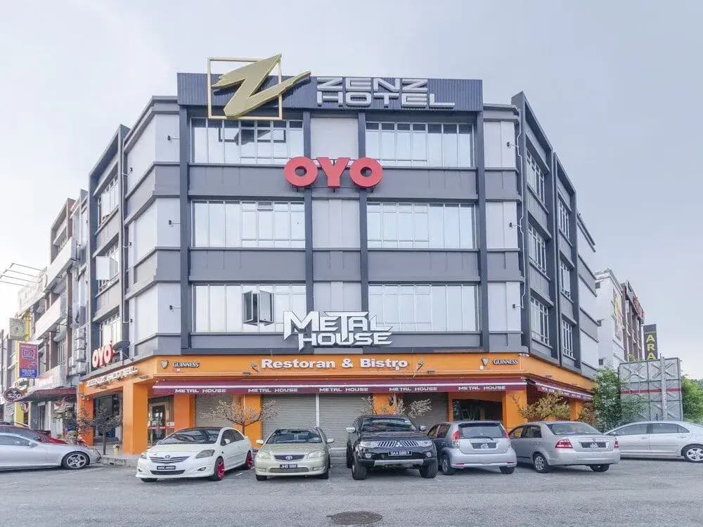OYO 89423 Zenz Hotel - photo 29