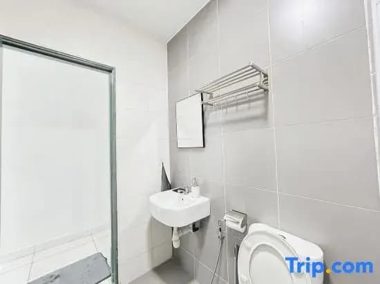 PLATINO Kids Friendly, 3BR Family Suite, Next to Paradigm Mall Escape JB - photo 2