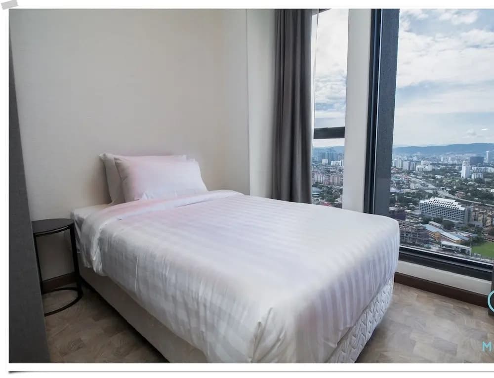 Expressionz Professional Suites by KL101 - photo 3