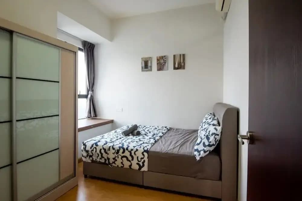 Chic 3BR in Danga Bay With Water Views & Parking - photo 4