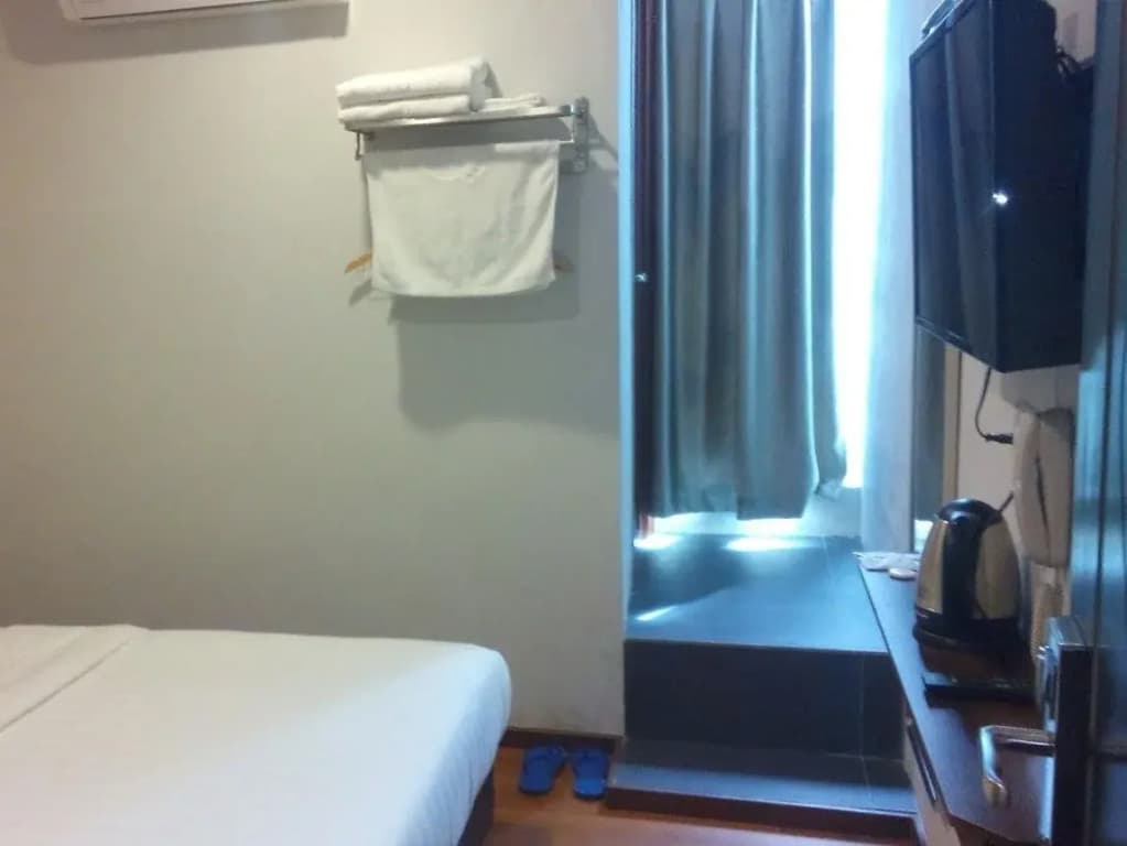M Empire Motel - photo 4