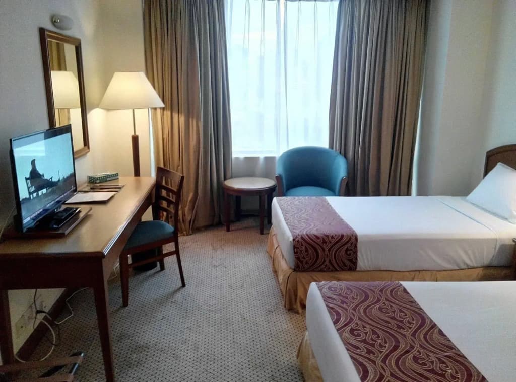 Mandarin Court Hotel - photo 3
