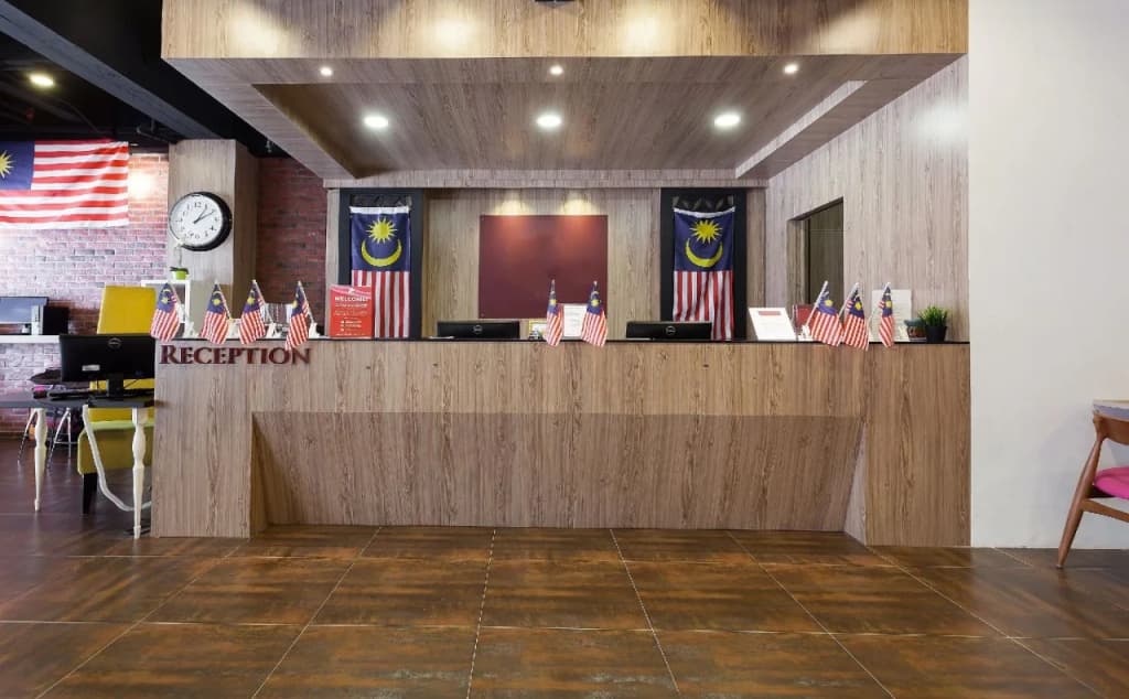The Grand Campbell Hotel by ZEN Rooms - photo 16
