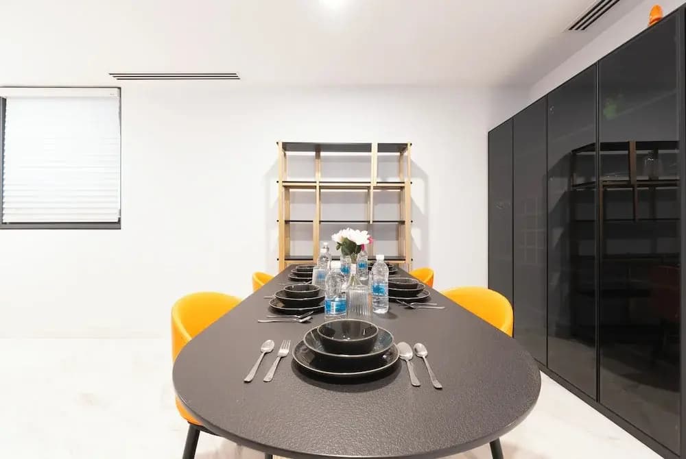 Moonway Luxury Suites At Eaton Residence - photo 20