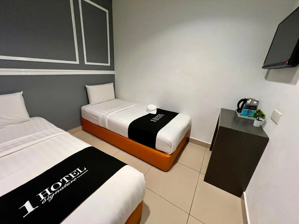 1 Hotel Mahkota Cheras - photo 3