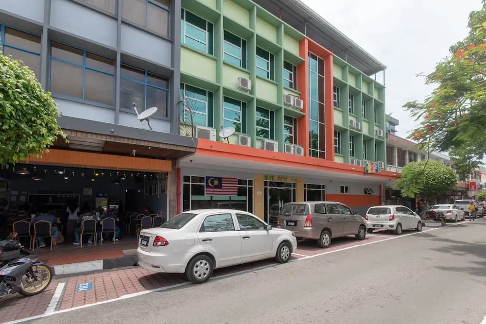 Capital O 89344 Labuan Avenue Hotel - photo 1