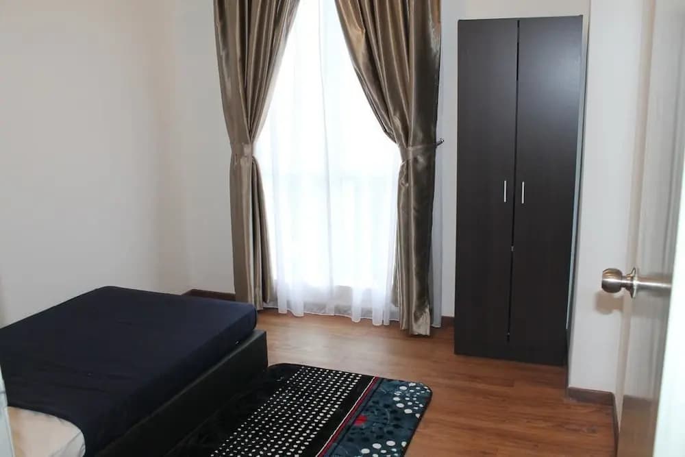 Cozy Crib at 7 Tree Seven Residence - photo 4