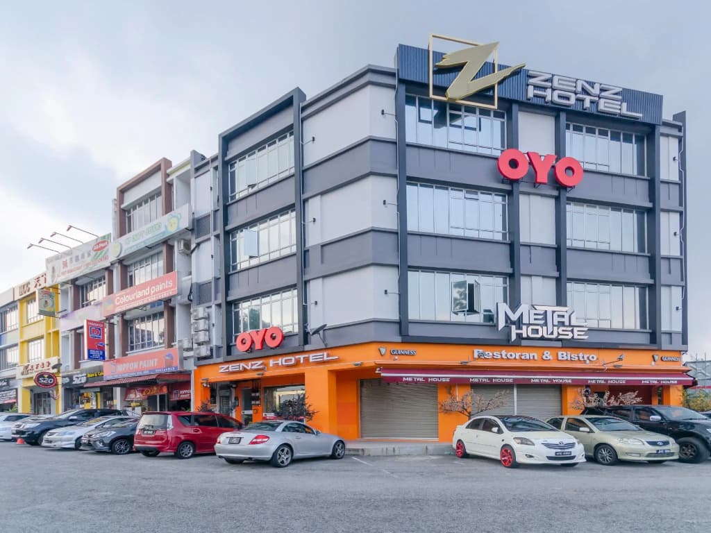 Zenz Hotel - photo 1