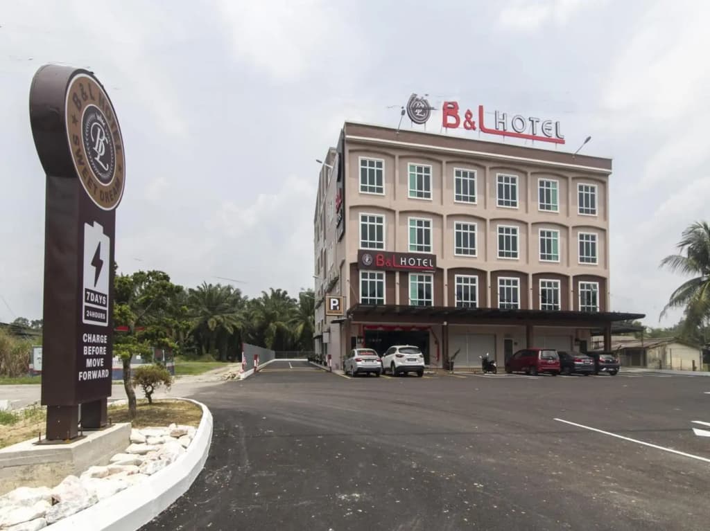 B&L Hotel by Oyo Rooms - photo 1