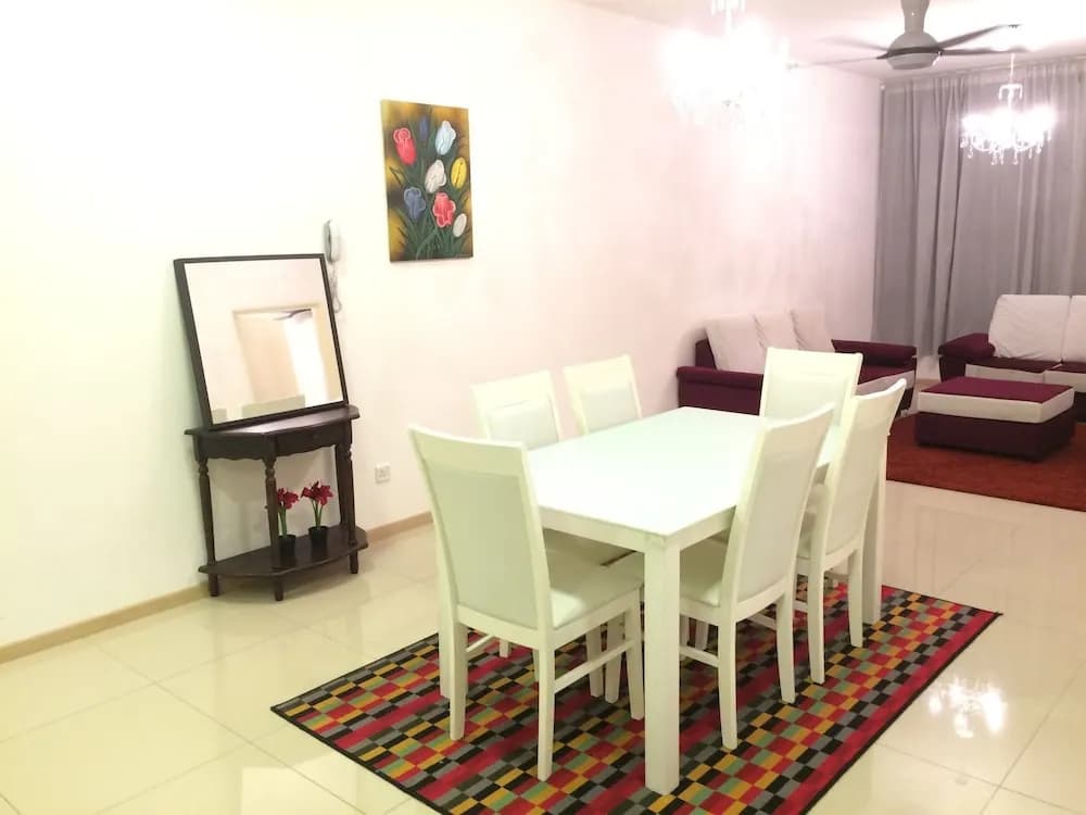 Lawang Suite 2 Bedroom Corner Apartment - photo 6