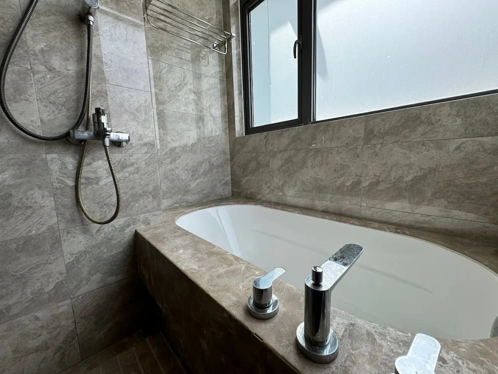 JB City CIQ-R&F Shopping Mall Apartment - photo 23