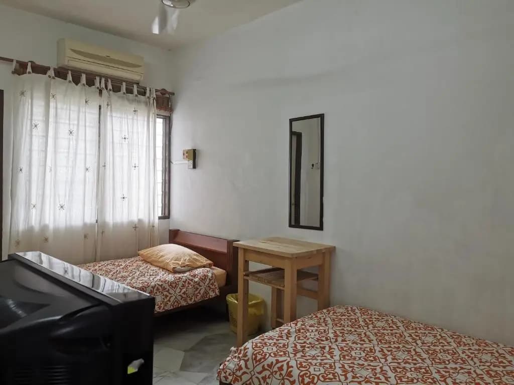 Cheerful 4-Bedrooms Residents Home - photo 2
