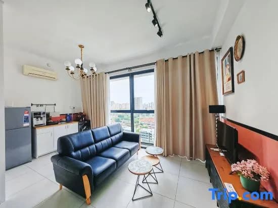 148B Luxury 2BR Condo in Georgetown, Night View, Infinity Pool, Attractions, Fully Equipped - photo 2