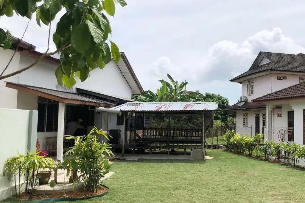 Tokmi retreat home with spacious garden - photo 3