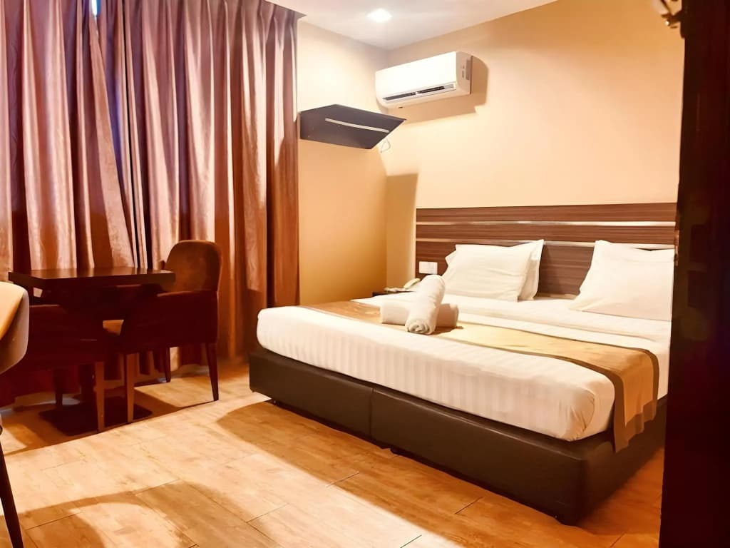 Goldenhill Hotel - photo 3