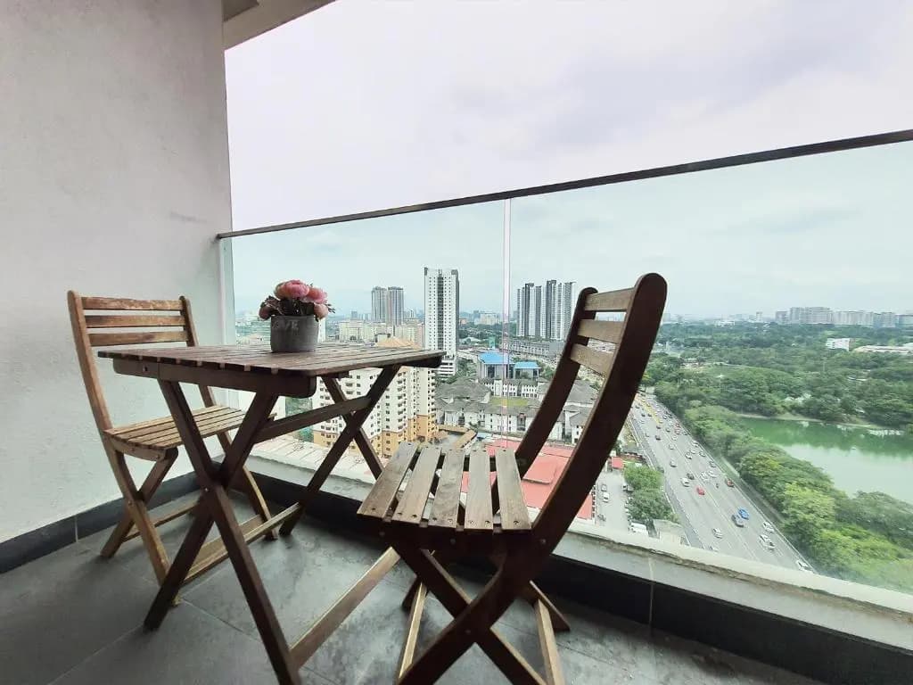 PJ The Grand by SkyLimit Suites - photo 5