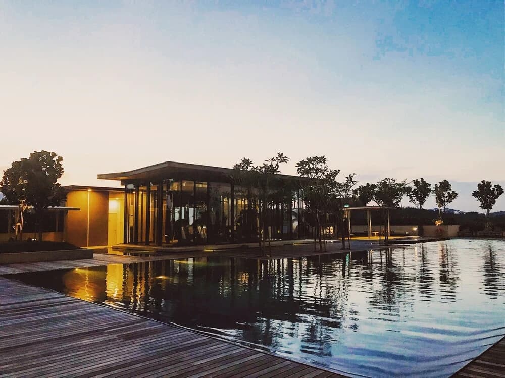 Luxury Pool View Suite @ JB - photo 17