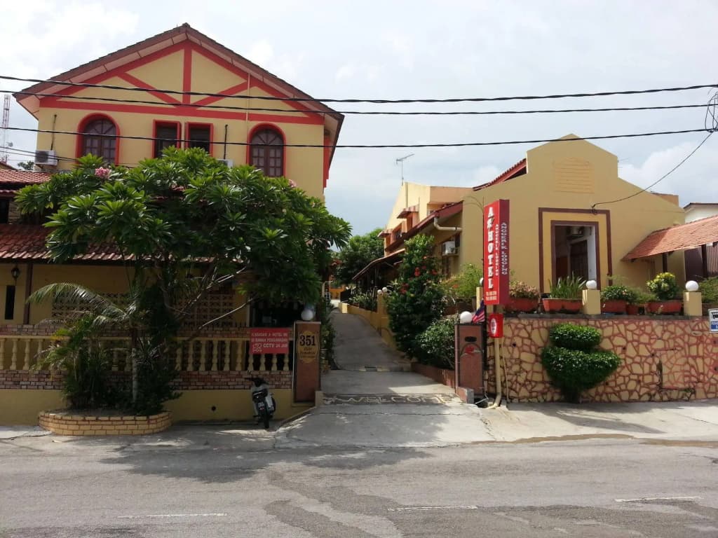 Anggerik Lodging Hotel - photo 1