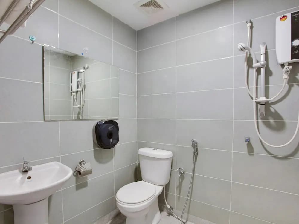 988 Hotel by OYO Rooms - photo 8