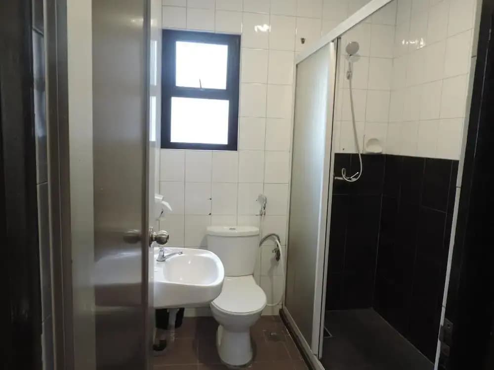 Cameronian Holiday Inn - photo 10