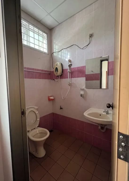 SL Guesthouse Kuantan, Pahang - photo 25