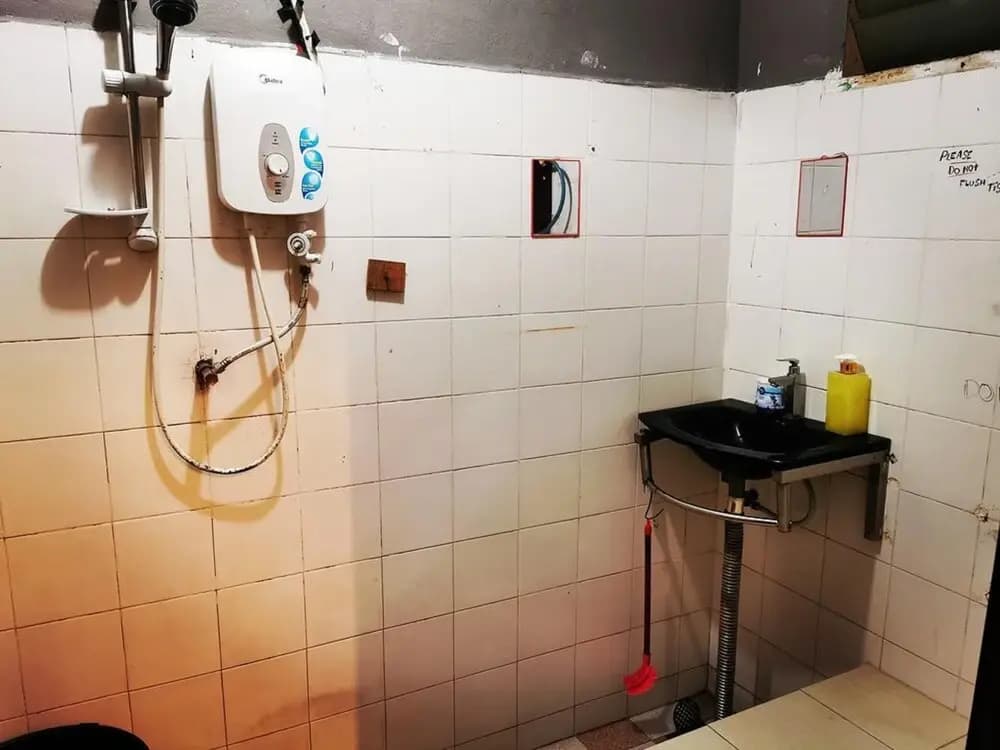 BOBI's Cafe Backpackers Hostel - photo 7