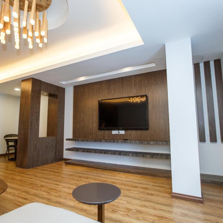 Lintas Platinum Hotel - photo 15