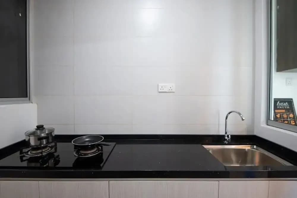 Bright & Modern 3BR Suite, Free Parking - photo 20