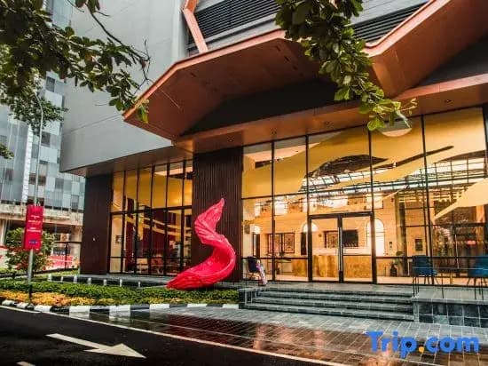 Scarletz Suites KLCC • 5-min to Petronas Twin Towers • Rooftop Infinity Pool - photo 2