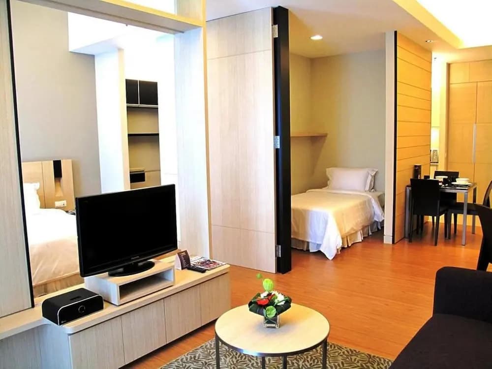 Swiss Garden Residence SS Suite - photo 4