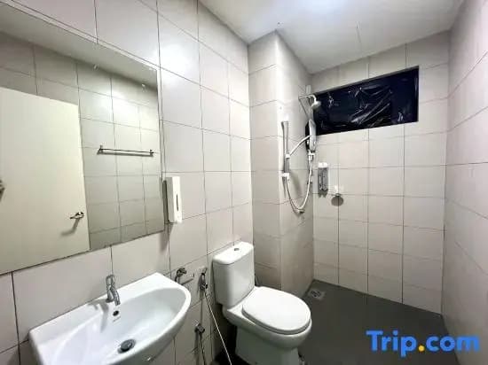 Entire Unit & 2BR Near Legoland - photo 1