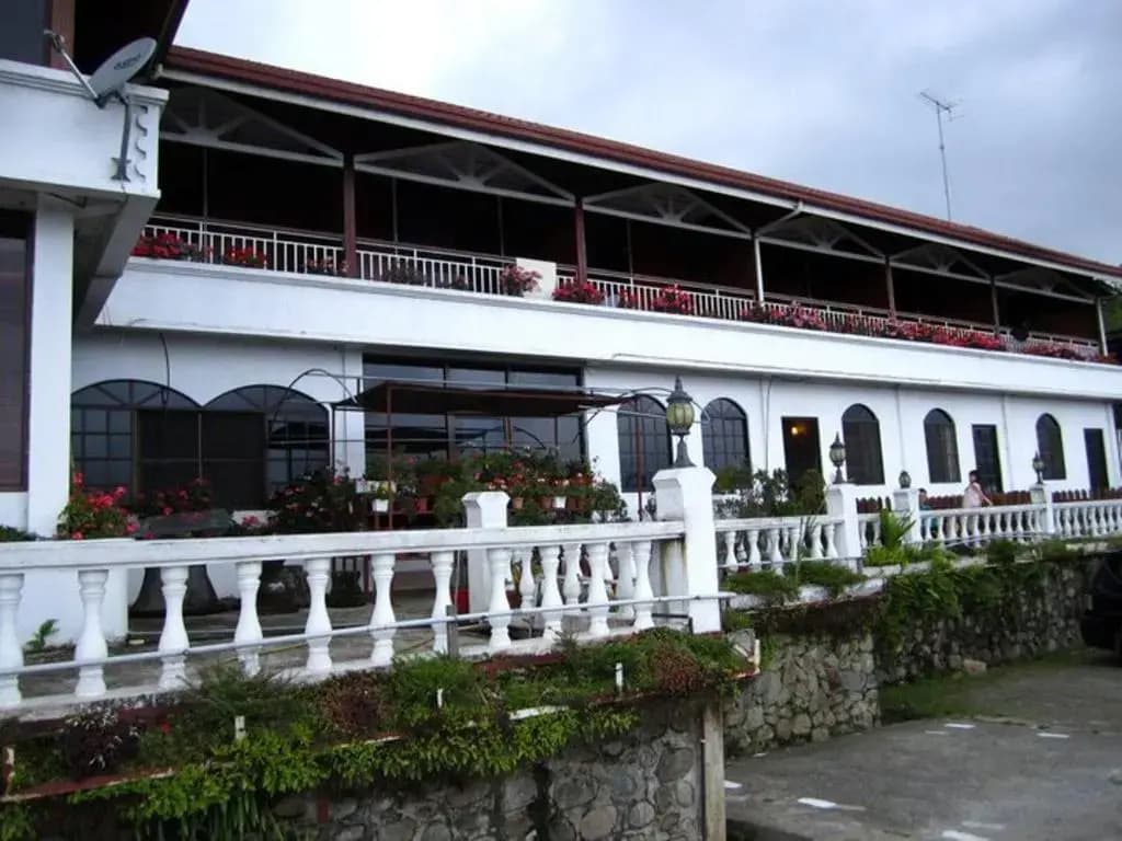 Strawberry Garden Hotel - photo 9