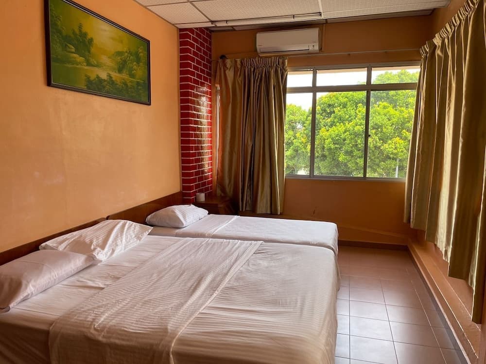 OYO 91284 White House Hotel Kluang - photo 11
