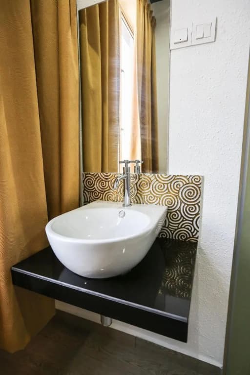 New Dawn Hotel - photo 4