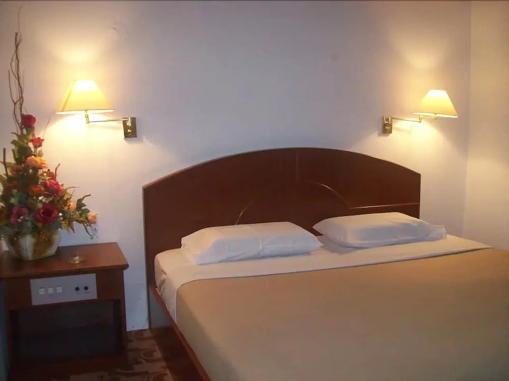 D'Valley Hotel - photo 2